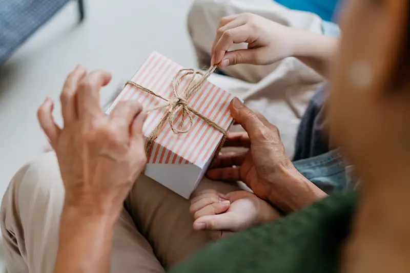 tying a bow on a gift